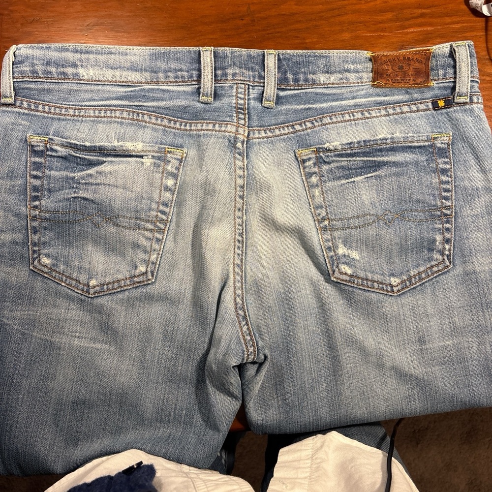 Lucky Brand women’s Sienna Tomboy distressed  jeans size 10/30 - Picture 4 of 5